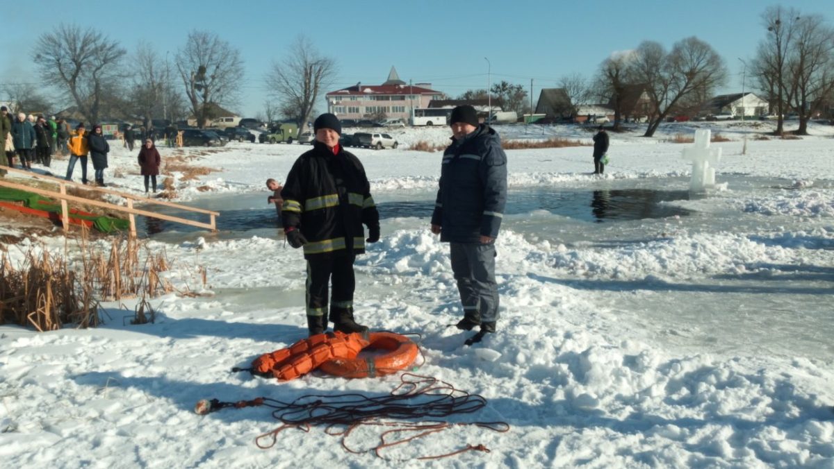 Рятувальники Ірпеня провели чергування біля місць святкування Водохреща