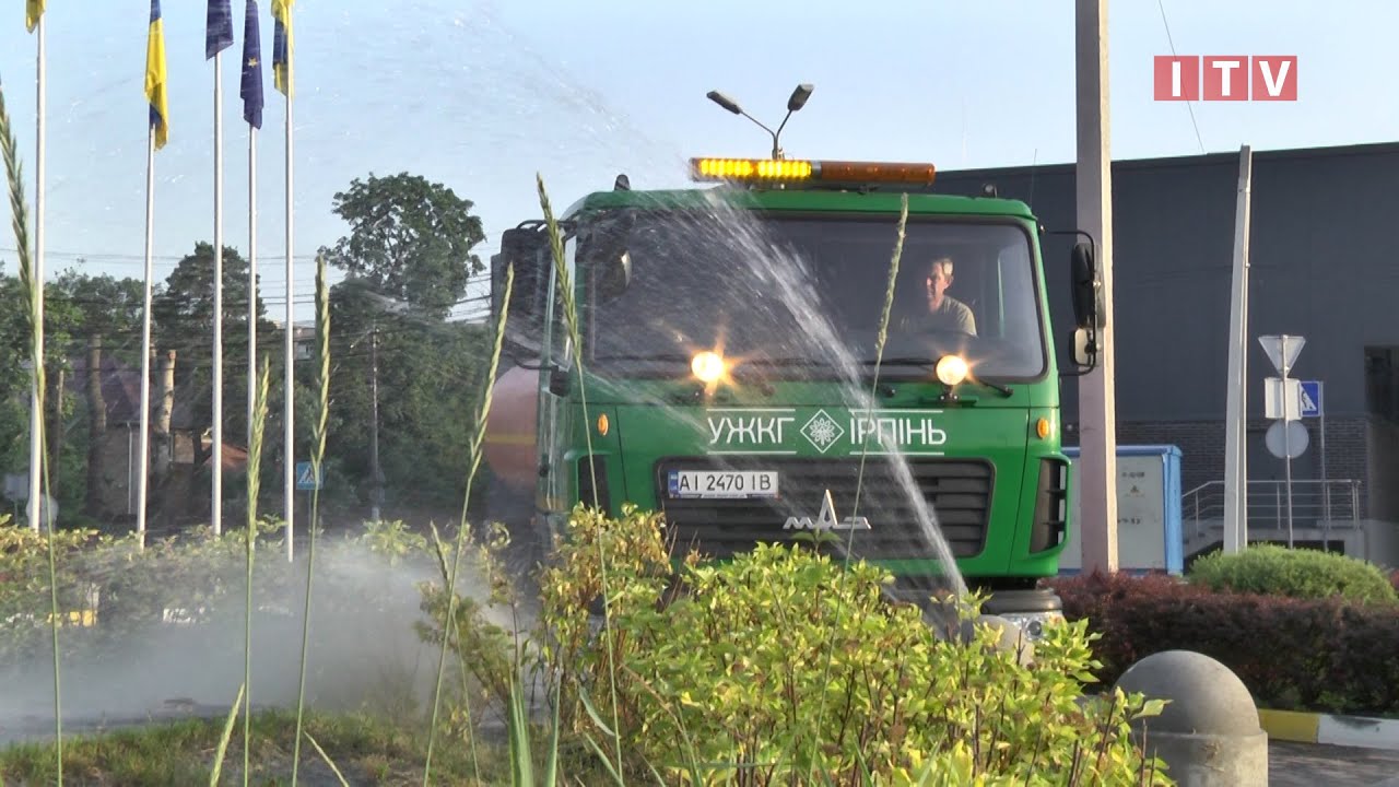 Ірпінські комунальники рятують зелень у період спеки
